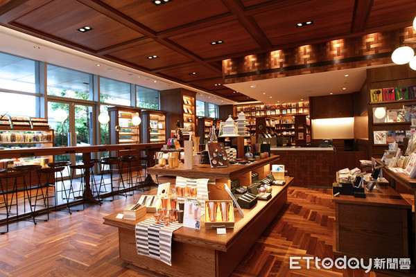 ▲TSUTAYA BOOKSTORE松山站前店在11月24日正式开幕。(图/润泰集团提供)