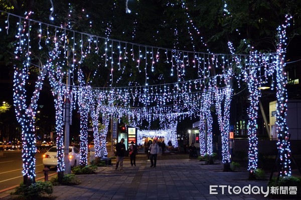 ▲2017新北欢乐耶诞城试灯。（图／记者于佳云摄）