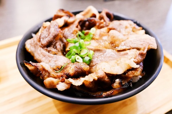 ▲台南肉肉控午间限定N<饭。(图/Sean提供)