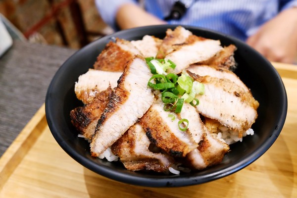 ▲台南肉肉控午间限定N<饭。(图/Sean提供)