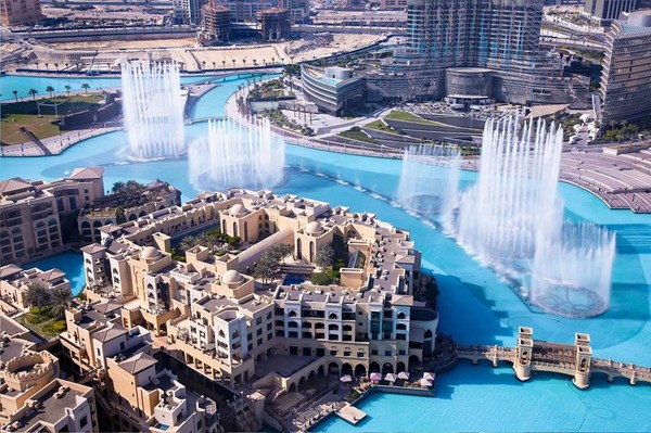 ▲著名迪拜喷泉。(图/The Dubai Fountain粉丝页)
