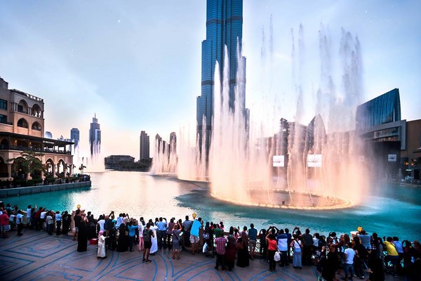 ▲著名迪拜喷泉。(图/The Dubai Fountain粉丝页)