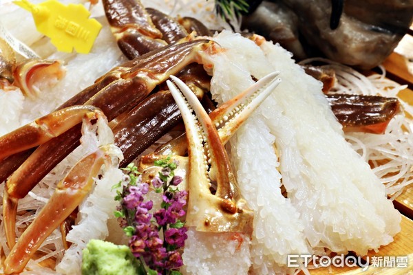 ▲日本北陆泡温泉爽嗑越前蟹,跟艺妓一起玩游戏 。(图/记者华少甫摄)