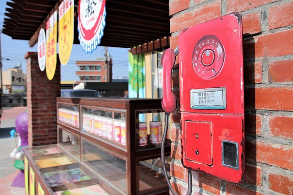 ▲彰化大村大路畔柑仔店彩绘墙。(图/旅游夜市趴趴走提供)