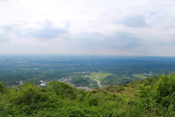 ▲台南白河枕头山观景台。（图／艾伦的旅游札记@【旅人狂潮】提供）