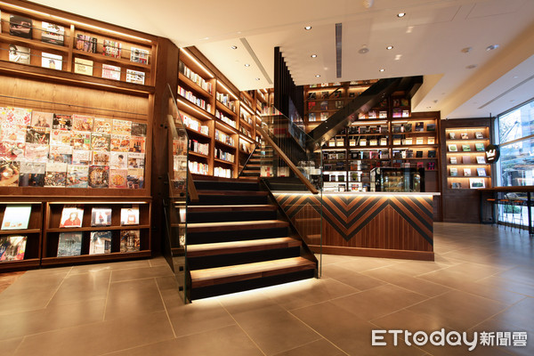 ▲TSUTAYA BOOKSTORE松山站前店在11月24日正式开幕。(图/润泰集团提供)
