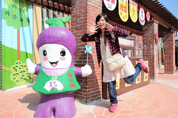 ▲彰化大村大路畔柑仔店彩绘墙。(图/旅游夜市趴趴走提供)