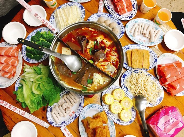 ▲蓝记麻辣鸳鸯火锅。（图／IG@yunyun__n提供，请勿任意翻摄以免侵权）