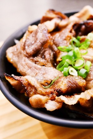 ▲台南肉肉控午间限定N<饭。(图/Sean提供)