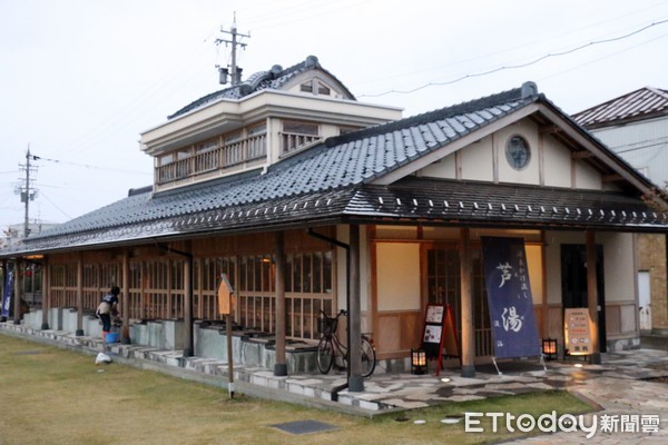 ▲日本北陆泡温泉爽嗑越前蟹,跟艺妓一起玩游戏 。(图/记者华少甫摄)