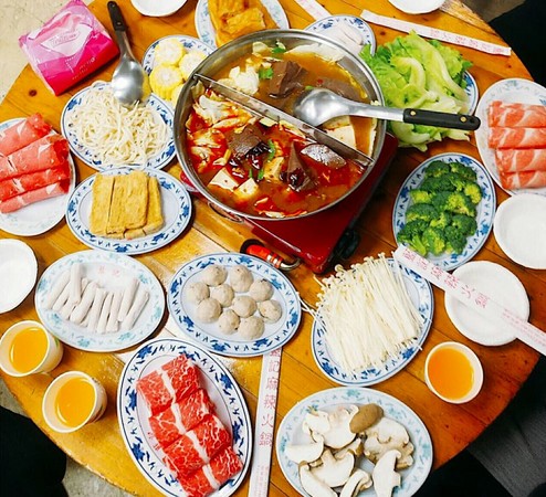 ▲蓝记麻辣鸳鸯火锅。（图／IG@yunyun__n提供，请勿任意翻摄以免侵权）