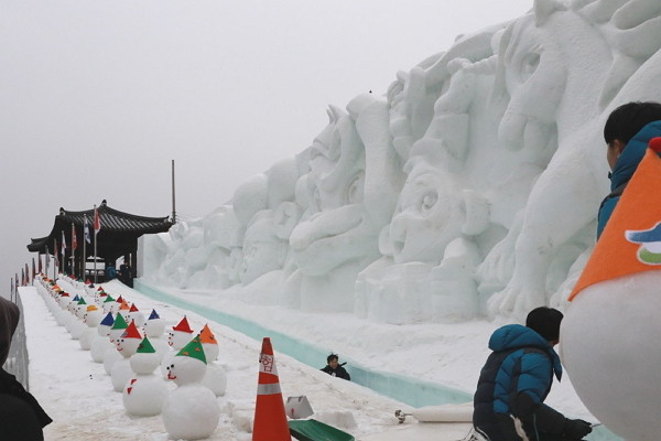 ▲韩国冬日庆典必玩。(图/东南旅游、七逗旅游网)