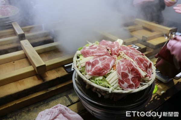 ▲%急鸶?赜?侠憩地狱蒸,地狱蒸し工房铁轮。(图/记者蔡玟君摄)