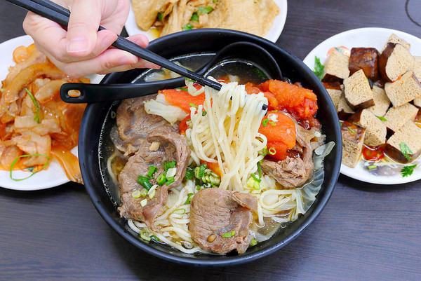 山西蕃茄牛肉刀削面。(图/橘子狗爱吃糖)