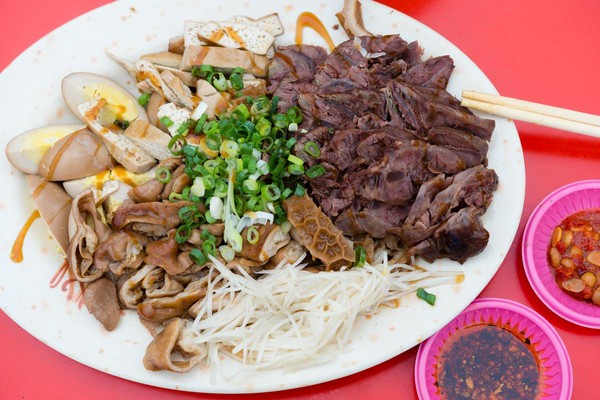 露天牛肉面简直就像流水席