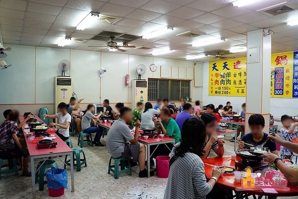 ▲高雄市三民区天天迷你石头火锅。(图/影子提供)