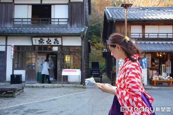 ▲日本名古屋明治村博物馆,换上复古衣着穿梭时空。(图/记者赖文萱摄)