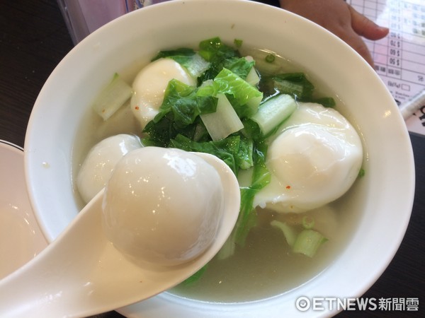 神级馄饨复活!在地人感动:左营市场虽拆了但怀旧美食永流传。(图/记者廖明慧摄)