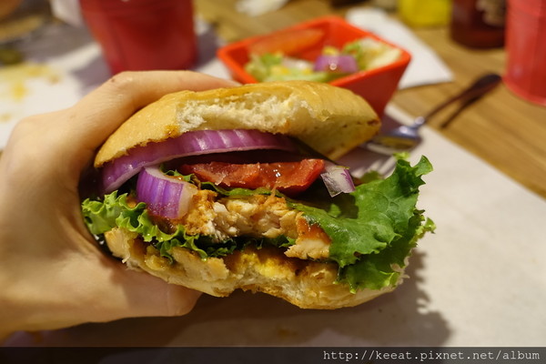 ▲台北1885 burger store 南京店。(图/老K提供)