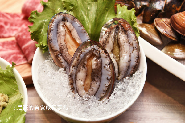 ▲台北藤集火锅大分量顶级肉品新鲜海鲜。(图/尼豪提供)