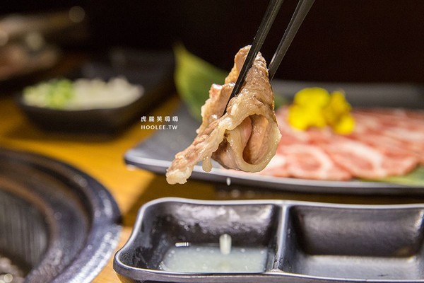 ▲万两炭火烧肉。（图／虎丽笑嗨嗨提供）