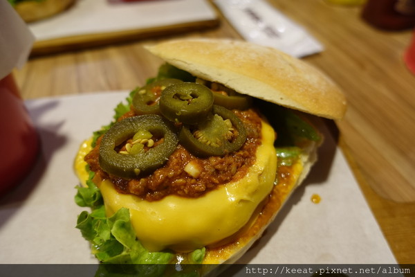 ▲台北1885 burger store 南京店。(图/老K提供)