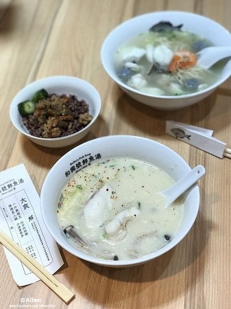 ▲台南林百货旁和兴号鲜鱼汤。(图/爱比妞提供)