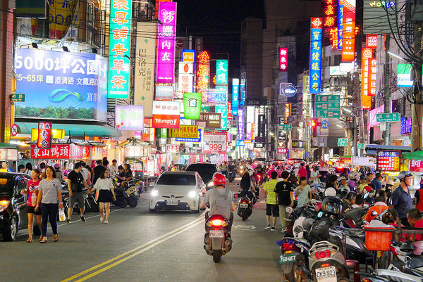 ▲ 高雄中山路夜市海产粥。(图/橘子狗爱吃糖提供)