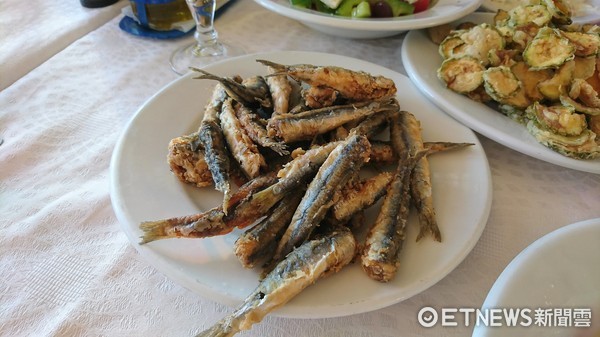 ▲希腊雅典小渔港Mikrolimano,4 brothers restaurant。(图/记者李姿仪摄)