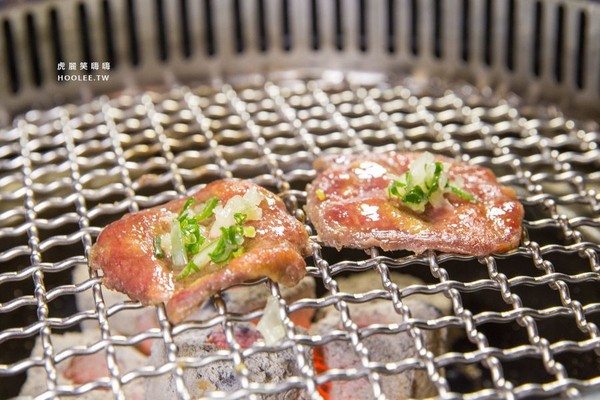 ▲万两炭火烧肉。（图／虎丽笑嗨嗨提供）