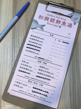 ▲台南林百货旁和兴号鲜鱼汤。(图/爱比妞提供)
