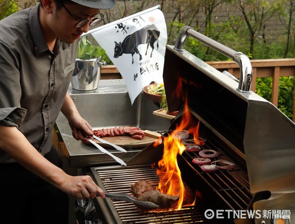 ▲乐轩中秋推出烧肉管家到你家 顶级和牛烤肉派对服务。(图/乐轩和牛专门店提供)
