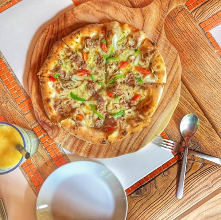 ▲Luau 0?Pizza 柴寮披萨。（图／IG@laiyiching0816提供，请勿随意翻拍，以免侵权。）