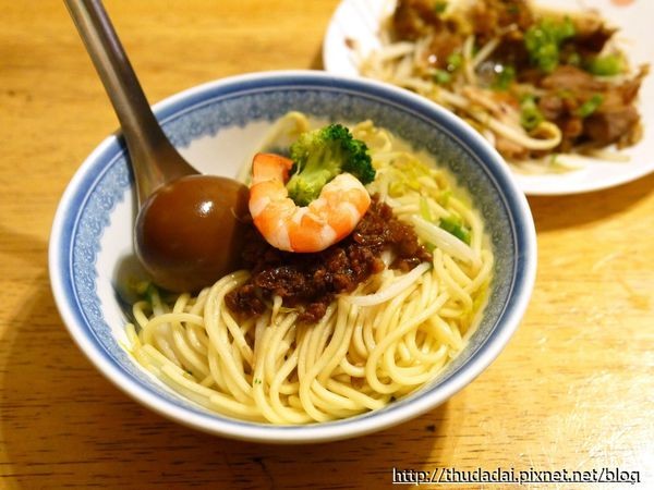 江川肉燥饭、候夜担仔面。(图/三高Sir)