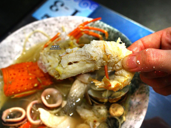 ▲台南一允堂海鲜粥,满满新鲜海鲜配料。(图/台南先生提供)
