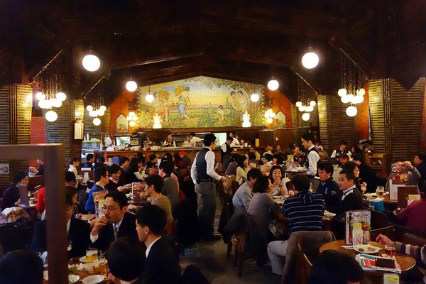 银座狮子(Ginza Lion)啤酒屋七丁目店。(图/《100种东京》陈_g馨著,凯特文化提供)