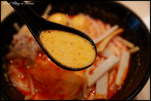 ▲台北火车站微风广场328加东叻沙(328Katong Laksa)。（图／小盛的流浪旅程提供）