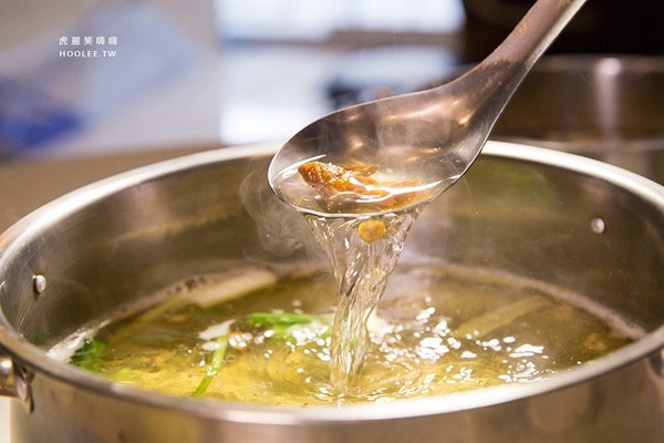 鲨嗑海鲜锅物。(图/虎丽笑嗨嗨)