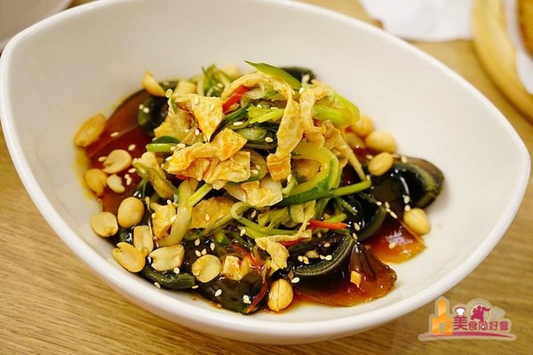 NoodleMix 礼面作。（图／影子）