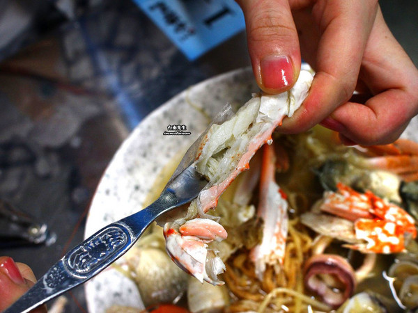 ▲台南一允堂海鲜粥,满满新鲜海鲜配料。(图/台南先生提供)