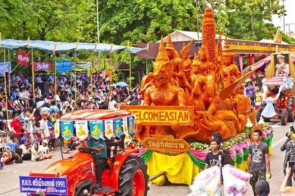 ▲乌汶国际蜡烛雕塑和蜡烛游行节。(图/取自《Ubon Ratchathani Candle Festival》脸书专页)