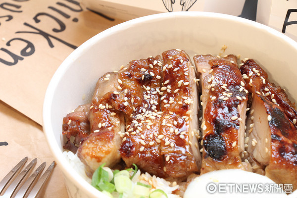 ▲香鸡城,新庄旗舰店,手扒鸡。(图/记者黄士原摄)