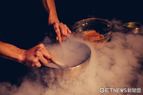 ▲%寄oux innovation” 度 私厨无菜单料理。(图/记者华少甫摄)