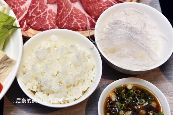 ▲台北藤集火锅大分量顶级肉品新鲜海鲜。(图/尼豪提供)