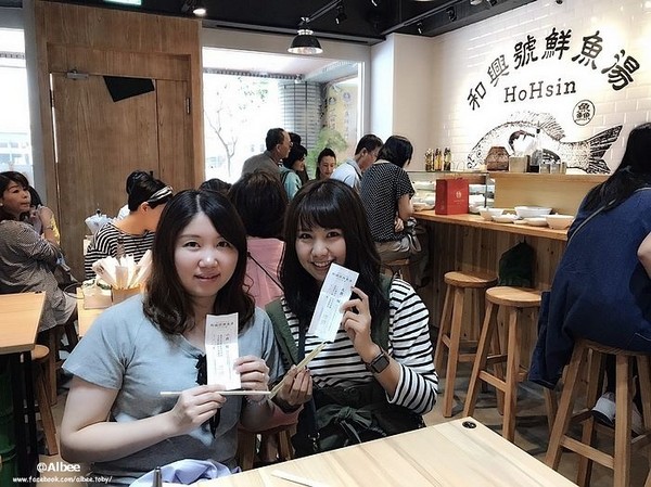 ▲台南林百货旁和兴号鲜鱼汤。(图/爱比妞提供)