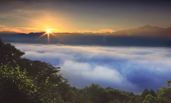 金龙山日出观景平台。(图/网友ig chilin_0713 提供,请勿任意翻摄,以免侵权。)