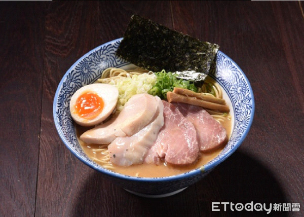 ▲醇厚龙虾鸡汤拉面。(图/面屋一灯提供)