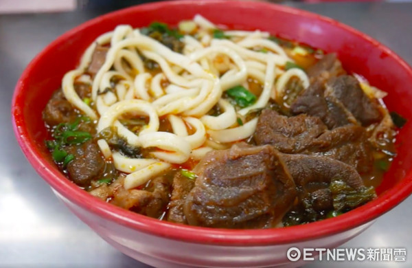 ▲正妹推荐中坜美食。(图/翻摄自Ann 安秋粉丝专页)
