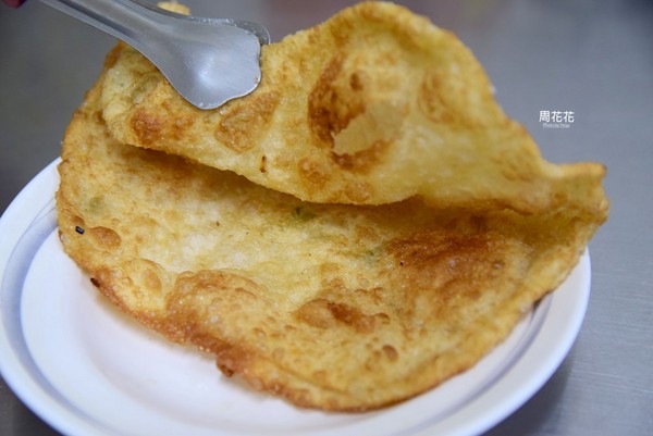 新北市 三重国小手工铁夹蛋饼 '葱油饼。（图／周花花提供）