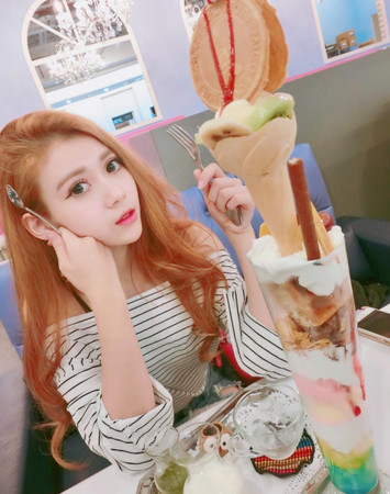 Rainbow waffle 彩虹松饼屋(图/网友werty662649提供,请勿随意翻拍,以免侵权。)